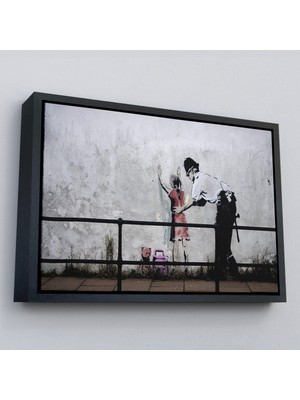Çerçeveli Bansky'nin Küçük Kız Çocuğunu Arayan Polis Isimli Çalışması Kanvas TABLO-5010