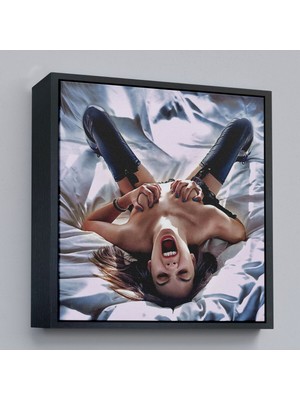 Çerçeveli Çığlık Atan Çıplak Güzel Kadın Kanvas TABLO-5333