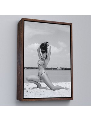 Çerçeveli Leopar Bikinili Bettie Page Duvar TABLOSU-6053