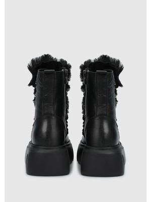 Siyah Deri Kadın Bot