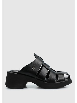 Siyah Deri Kadın Terlik