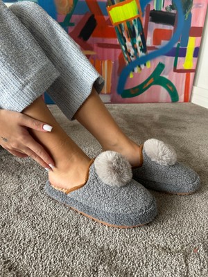 Kadın Sessiz Taban Yumuşak ve Hafif Ponpon Figürlü Peluş Ev Terliği