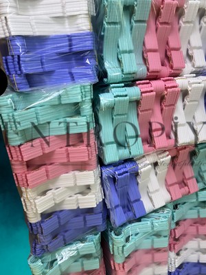 10 Adet-  Renkli Kalp Desenli Plastik Askı – Mor, Beyaz, Pembe, Turkuaz | Dayanıklı Nokta Desenli Kıyafet Askısı | Ceket, Gömlek, Eşarp, Crop, Okul Kıyafetleri Için Uygun