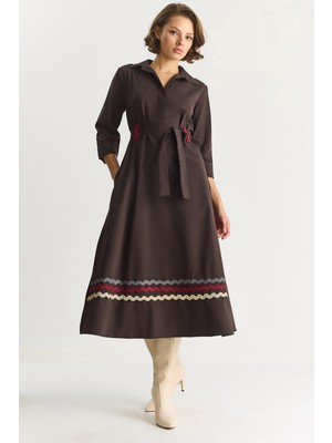 Kadın Nakış Detaylı Yakalı Kemer Köprülü Gömlek Elbise