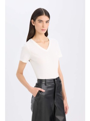 DeFacto Regular Fit V Yaka Basic Düz Ribana Kısa Kollu Tişört B6436AX25SP