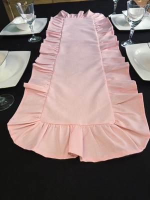 Etrafı  Fırfırlı Runner - Sıvı Itici Özlliğe Sahip