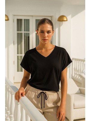 Kadın Siyah Viskon Ön Arka V Yakalı T-Shirt Yarasa Kol Relaxed Bluz