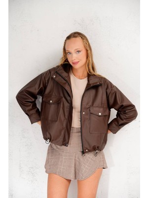 Yanlardan Büzgü Ön Cep Detaylı Oversize Deri Ceket