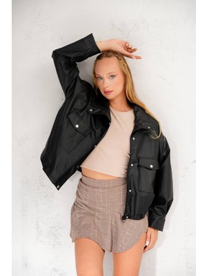 Yanlardan Büzgü Ön Cep Detaylı Oversize Deri Ceket