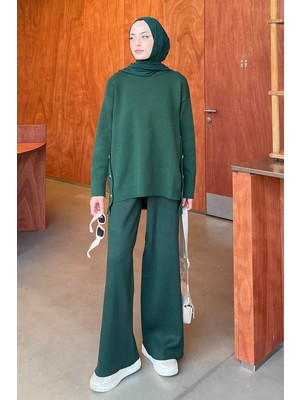Yanlar Düğmeli Tesettür Takım Zümrüt Yeşili