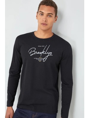 Erkek Uzun Kollu El Yazılı Brooklyn Baskılı Tshırt SPR25TS39