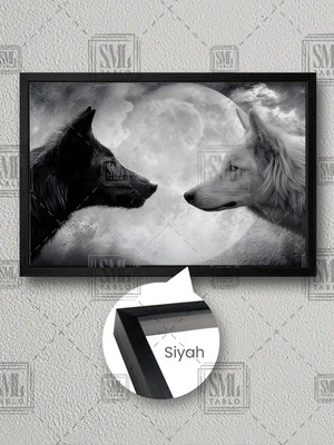 Dolunayda Siyah ve Beyaz Kurt Bozkurt Sisli Hava Çerçeveli Yatay Kanvas Tablo