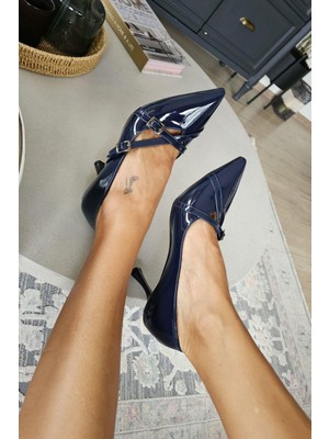 Ops 10 11013 Topukla Kadın Kadeh Topuklu Çapraz Toka Detaylı Stiletto