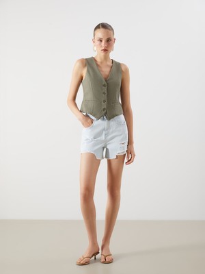 Lc Waikiki Yeni Sezon Standart Fit Yırtık Detaylı Kadın Jean Şort