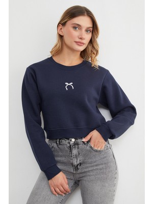 3 Iplik Fiyonk Nakışlı Crop Sweatshirt