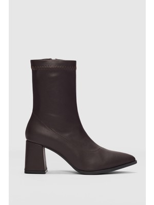 Areson Kısa Topuklu Sivri Burun Streç Kadın Bot- Kahverengi