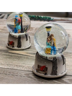 Orta Boy Sokak Lambalı Sevimli Çiftler Kar Küresi