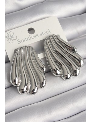 Pirinç Gümüş Renk Işlemeli Istiridye Model Kadın Küpe