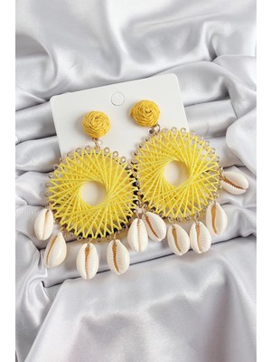 Sarı Hasır Örgü Sarmal Model Sallantılı Deniz Kabuğu Detaylı Gold Renk Kadın Küpe