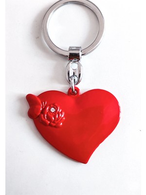 Üzeri Gül Figürü Kabartmalı Kırmızı Kalp Şeklinde 3 Boyutlu Metal Anahtarlık