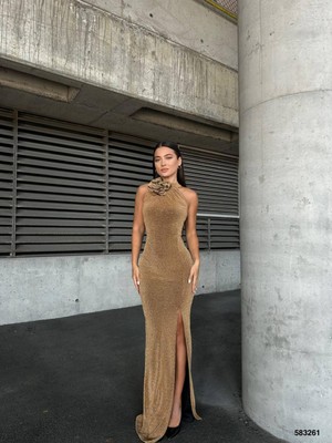 Esnek Flowers Kumaş Yaka Gül Detaylı Yırtmaçlı Abiye Elbise Gold 583261