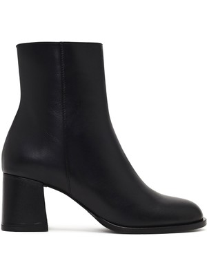 Kadın Siyah Fermuarlı Kalın Topuklu Deri Bot 25WFD132618