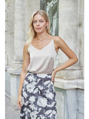 Kadın Ipeksi Dokulu Saten Kumaş Ip Askılı Bluz-Bej