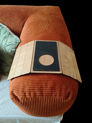 Ahşap Kolçak Organizer Bardaklıklı Kol Dayama – 45X25 cm Mdf – Kaymaz Tabanlı (Siyah-Ahşap / Krem-Ahşap / Tam Ahşap)