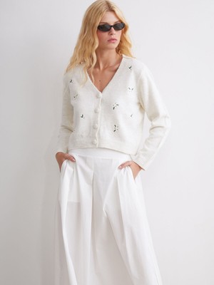 Lc Waikiki Yeni Sezon V Yaka Çiçek Nakışlı Kadın Triko Hırka