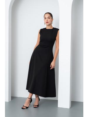 Kadın Siyah Vatkalı Midi Davet Elbisesi