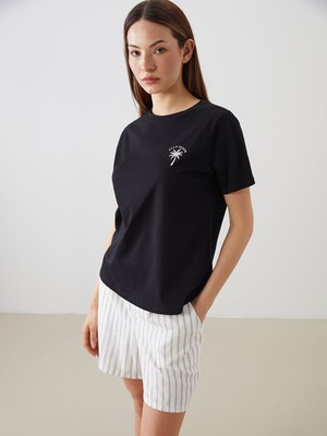 Lc Waikiki Yeni Sezon Bisiklet Yaka Palmiye Nakışlı Kadın Tişört