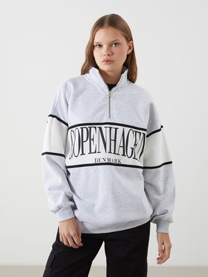 Lc Waikiki Yeni Sezon Dik Yaka Copenhagen Baskılı Oversize Kadın Sweatshirt