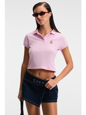 Grimelange SOLVIA Kadın Polo Yaka Patlı Düğmeli Kısa Kollu Önde Nakış Detaylı Crop Pembe T-Shirt