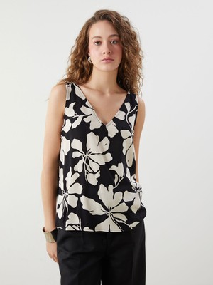 Lc Waikiki Yeni Sezon V Yaka Çiçekli Keten Karışımlı Bluz