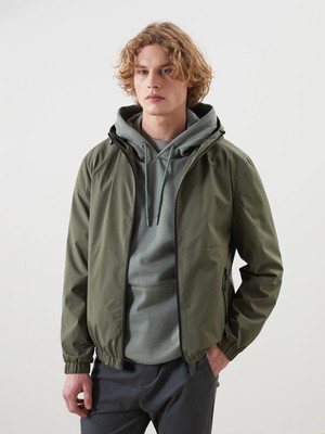 Lc Waikiki Yeni Sezon Standart Kalıp Kapüşonlu Erkek Yağmurluk