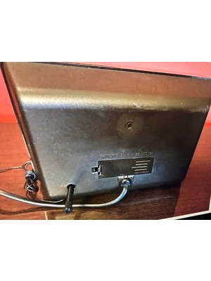 1980 Ler Grundig Sonoclock 700 Alarmlı Radyo 20 cm 12,5 cm 9 cm Ölçülerinde - Çalışır Durumda