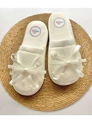 İrembaby Anne Beyaz Incili Tasarım Lohusa Terliği Özel Kumaş Malzemesi ile Şık ve Rahat