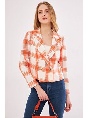 Kadın Turuncu-Beyaz Kruvaze Yaka Tüvit Crop Ceket ARM-24K001014