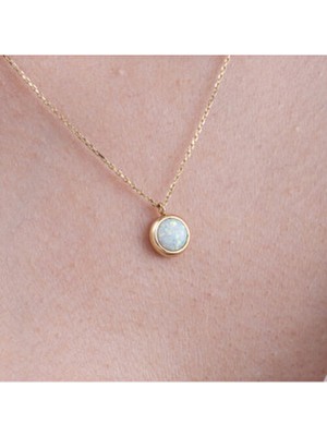Kadınlar İçin Gümüş Kolye - 925 Ayar Oval Opal Taşlı Minimal Tasarım Sarı Maden Renkli