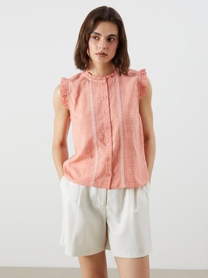 Lc Waikiki Yeni Sezon Bisiklet Yaka Nakışlı Fırfırlı Vual Bluz