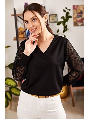 Kadın Siyah V Yaka Kolu Tüllü Bluz ARM-21K001180