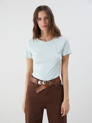 Lc Waikiki Yeni Sezon Bisiklet Yaka Dokulu Kadın Tişört