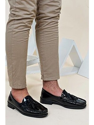 Ayakkabı Bahçesi Siyah Püsküllü Rugan Parlak Corcik Model Erkek Ayakkabı Düz Taban Suni Deri Malzeme ile Şık Tasarım