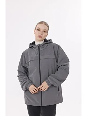 Kadın Antrasit Kapüşonlu Nova Kumaş Hafif ve Dayanıklı Şık Mevsimlik Su ve Rüzgar Geçirmez Yağmurluk