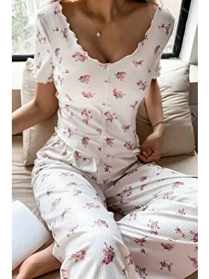 Bella Notte Ekru Çiçek Baskılı Pijama Takımı Erkekler İçin V Yaka ve Kısa Kol Tasarımı