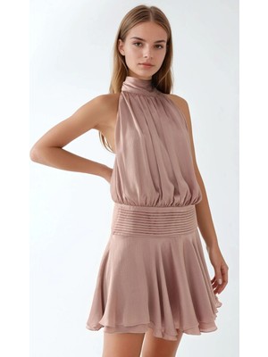 Hiccup Kadın Dokulu Dik Yüksek Yaka Fırfırlı Mini Elbise Toz Pembe