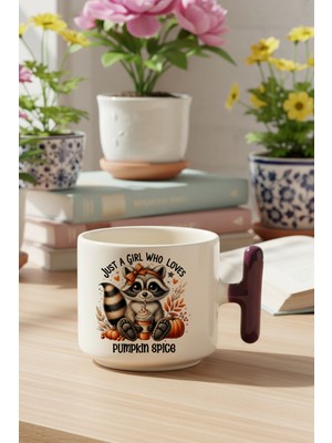 Just A Girl Who Loves Pumpkin Spice Baskılı Lila Renkli T Kulplu Latte Fincanı Kupa