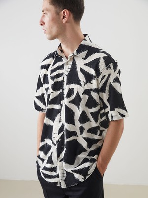 Lc Waikiki Yeni Sezon Regular Fit Kısa Kollu Desenli Erkek Gömlek