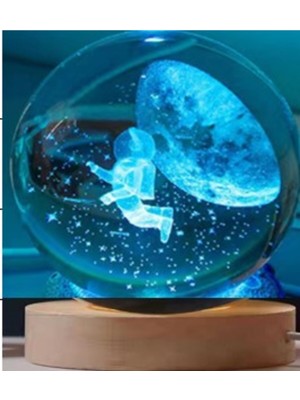 Renkli Uçan Astronot Tasarımlı Ahşap Altlıklı Işıklı Cam Küre 8cm