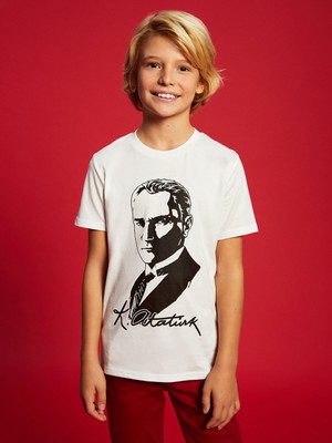 Lc Waikiki Yeni Sezon Bisiklet Yaka Atatürk Baskılı Erkek Çocuk Tişört